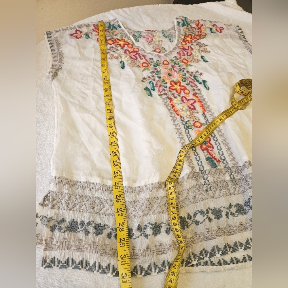 Johnny Was Women's Size  1X Embroidered White Tunic Top Plus Size  Flowers - Picture 6 of 7